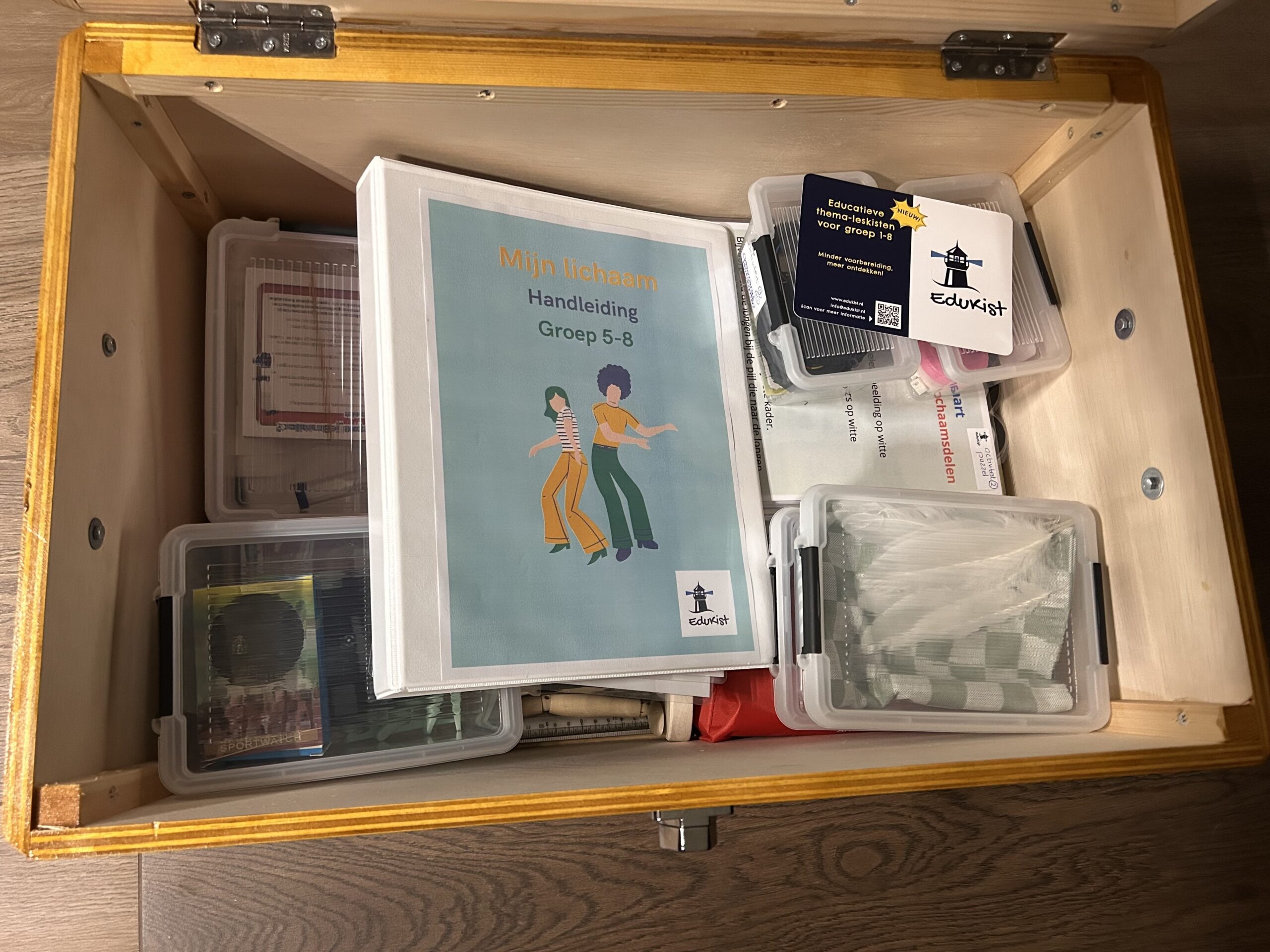 Geopende leskist Mijn lichaam met materialen en handleiding
